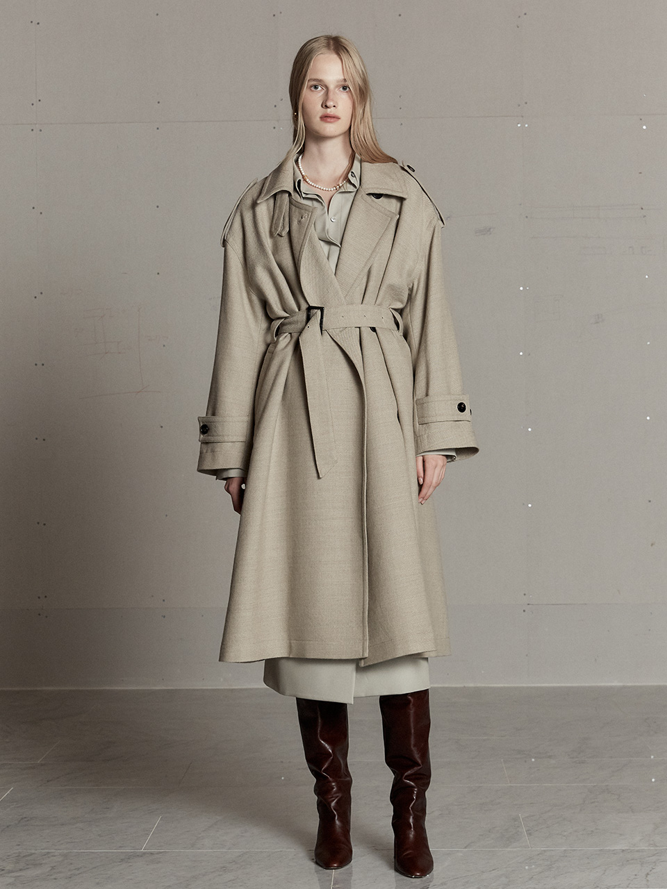 LETTRE Back Rimpled Belted Oversized Wool Trench_Otmeal Beige