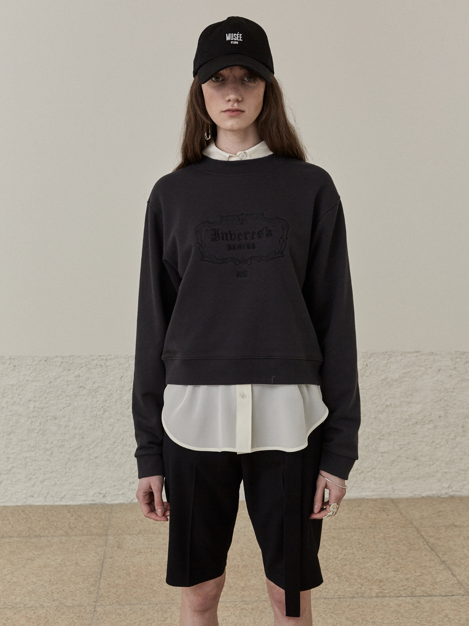 LOUIS Round-Neck Embroidered Sweatshirt_Charcoal