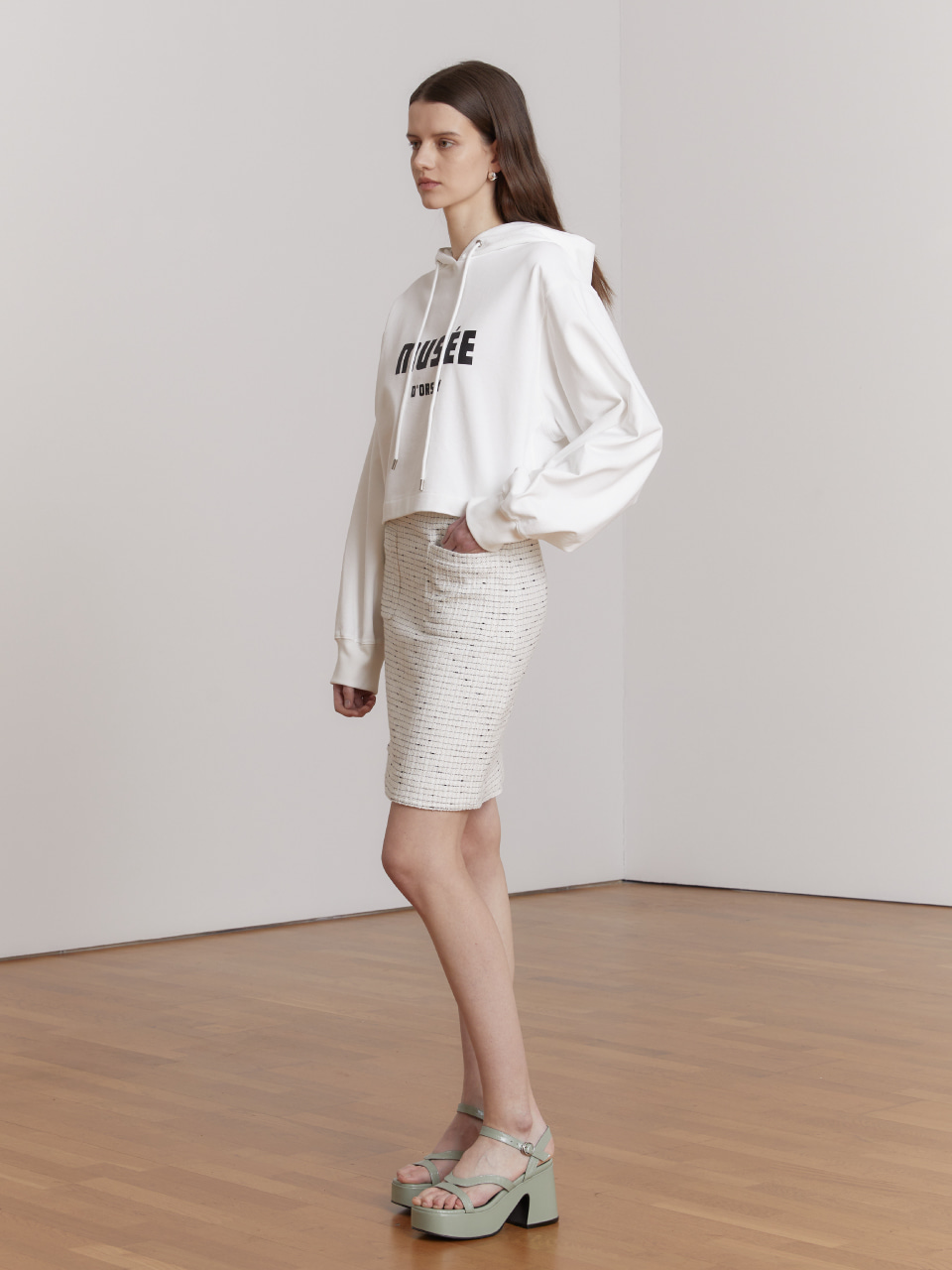 MUSEE D&#039;ORSAY Oversized Hood Sweatshirt_Off White+Black