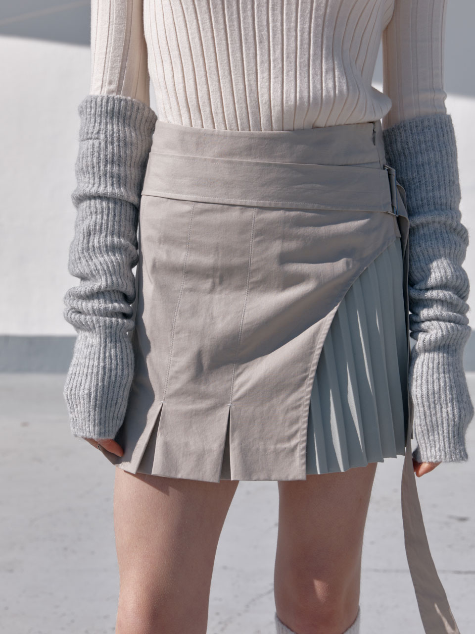 ADEL Accordion Pleats Mini Skirt_Light Gray
