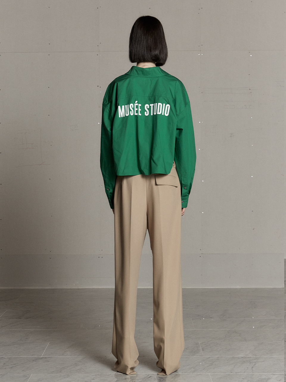 [하니 착용]MARINA Back Printed Crop Over Fit Shirt_Green
